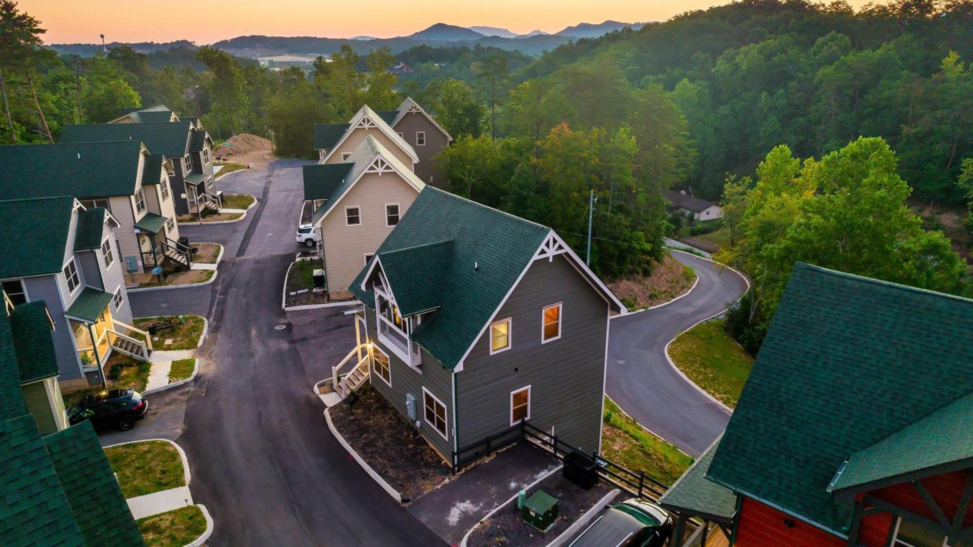 Liberty Lodge - Family Getaway With Pool, Hot Tub, Arcade & Dogs Pigeon Forge Kültér fotó